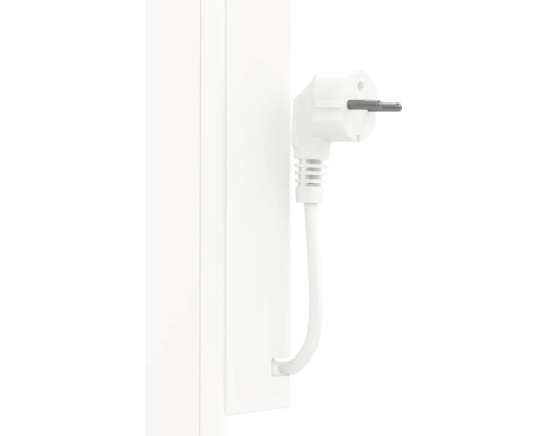Weißer Eurostecker an der Wand
