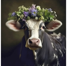 Porträt einer Kuh mit Blumenkranz