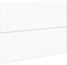 Detailaufnahme einer weißen Möbelfront mit Griffleiste