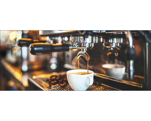 Kaffeezubereitung mit einer Espressomaschine in einer Tasse