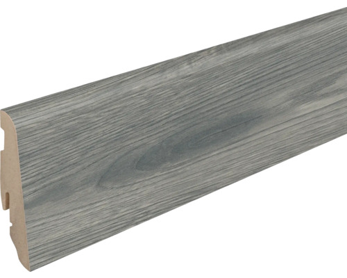 Fußleiste mit Holzstruktur