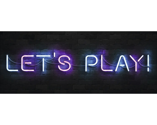 Neonreklame mit der Aufschrift 'Let's Play' vor einer Ziegelwand