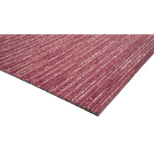 Nahaufnahme einer Teppichfliese mit linearer Struktur.