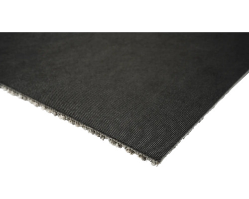 Nahaufnahme eines grauen Teppichbodens.