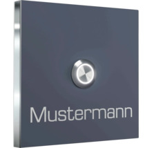 Namensschild mit Klingelknopf und Schriftzug Mustermann