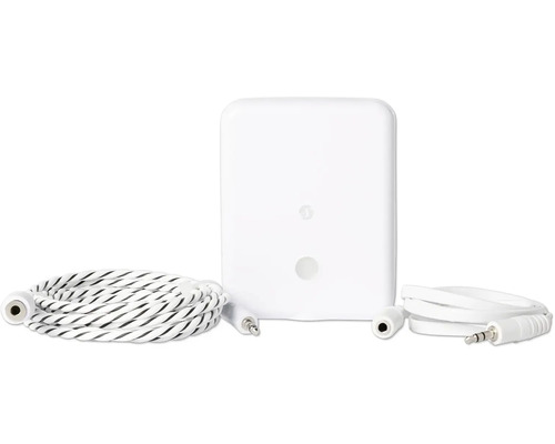 Weißes Gerät mit zugehörigen Kabeln