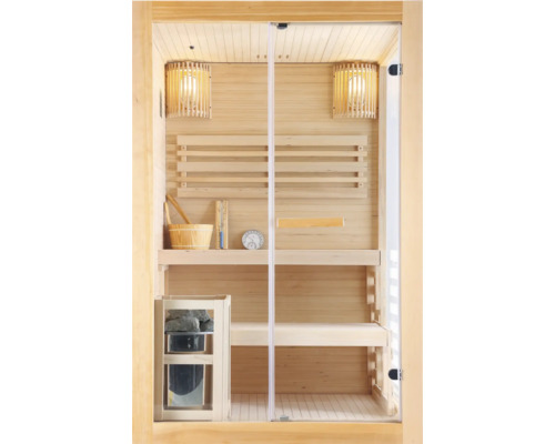 Innenansicht einer Sauna mit Holzbänken, Saunaofen und Zubehör