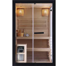Innenansicht einer Sauna mit Holzbänken und Glasfront