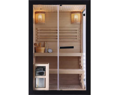 Innenansicht einer Sauna mit Holzbänken und Glasfront
