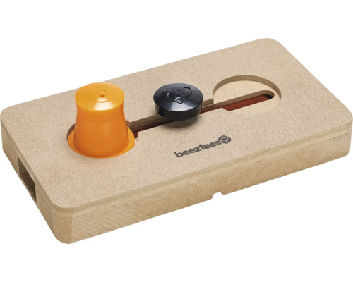 Intelligenzspielzeug für Haustiere aus Holz mit zwei beweglichen Elementen und Beeztees Logo