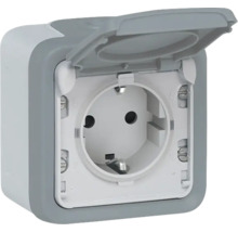 Schutzkontaktsteckdose mit geöffnetem Deckel