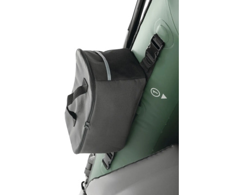 Tasche befestigt an einem aufblasbaren Kajak