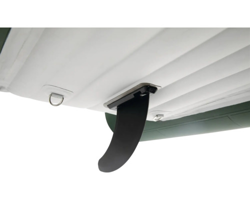 Unterseite eines Stand-Up-Paddle-Boards mit Finne