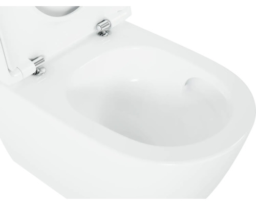 Detailansicht einer weißen Wandtoilette aus Keramik mit offenem Toilettendeckel.