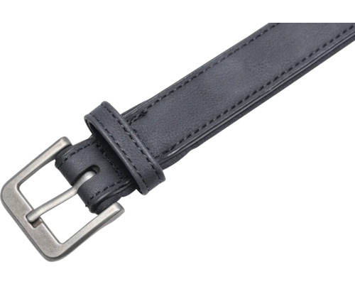 Schwarzer Ledergürtel mit Metallschnalle