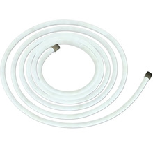 Weißer Wasserschlauch aufgerollt