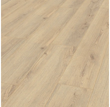 Verlegte Laminatboden-Paneele mit Holzstruktur