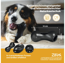Hund kaut auf schwarzem Zeus Chew Chasers Hundespielzeug aus Naturkautschuk. Spülmaschinengeeignet und lebensmittelecht. Erhältlich in vier verschiedenen Formen und Größen.