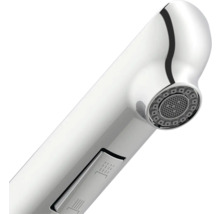 Detailansicht einer verchromten Armatur