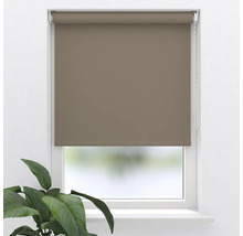 Beige Stoffrollos am Fenster mit Kettenzug