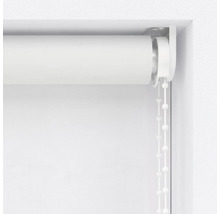 Detailansicht eines weißen Rollos mit Kettenzug zur Fensterdekoration