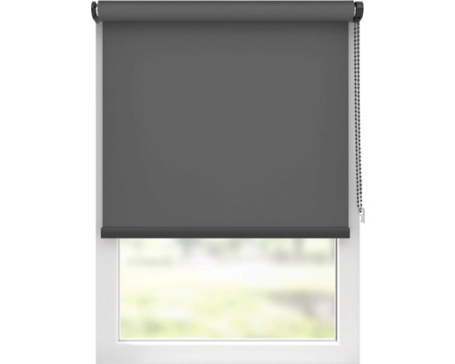 Fenster mit grauer Rollmarkise zur Verdunkelung