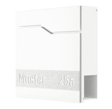 Weißer Briefkasten mit der Aufschrift Muster 25a