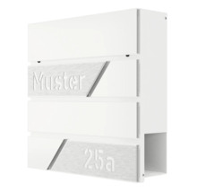 Weißer Briefkasten mit der Aufschrift Muster 25a