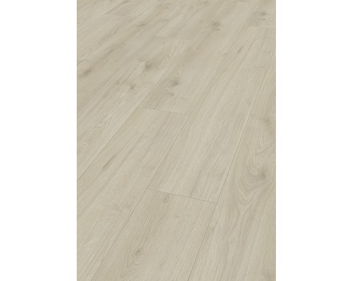 Verlegung von Laminatboden mit Holzstruktur
