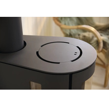 Detailansicht eines Kaminofens mit runder Abdeckung