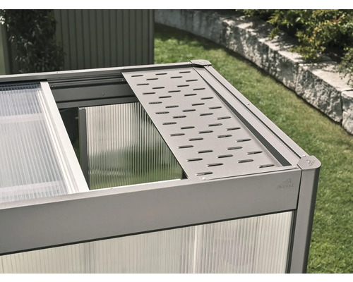 Detailansicht Gewächshaus mit Belüftungsklappe