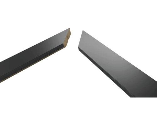 Zwei Sockelleisten aus Holz