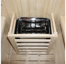 Saunaofen mit Holzverkleidung in einer Sauna