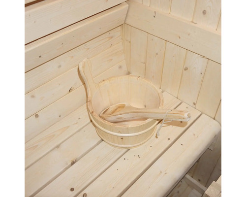 Holzeimer mit Schöpfkelle in Sauna