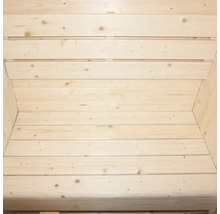 Innenansicht einer Gartensauna aus Holz