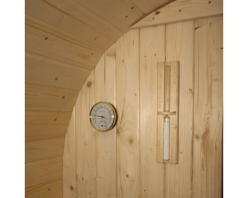Sauna Innenausstattung mit Thermometer und Sanduhr