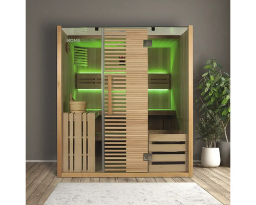 Massivholzsauna Home Deluxe Omaha inkl.7,5 kW Ofen u.ext.Steuerung mit Ganzglastür aus Klarglas und Ganzglasfenster Innenraumperspektive einer Sauna mit Holzelementen, Glasfront und indirekter Beleuchtung.