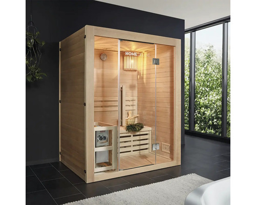 Massivholzsauna Home Deluxe Skyline L inkl. 4,5 kW u.integr.Steuerung mit großer Ganzglasfensterfront Innenraumsauna mit Glasfront und Holzelementen in einem Badezimmer