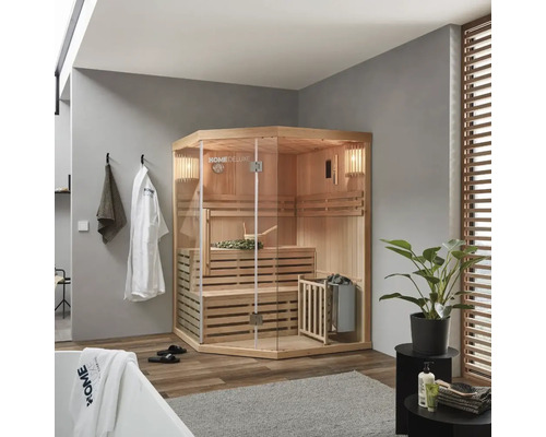 Massivholzsauna Home Deluxe Skyline XL inkl. 6 kW u.integr.Steuerung mit großer Ganzglasfensterfront Ecksauna mit Glasfront, Bänken und Saunaofen in einem Badezimmer