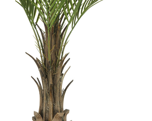 Nahaufnahme einer Kunstpalme mit grünem Blätterdach und braunem Stamm