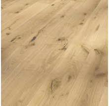 Holzboden mit natürlicher Maserung und Astlöchern