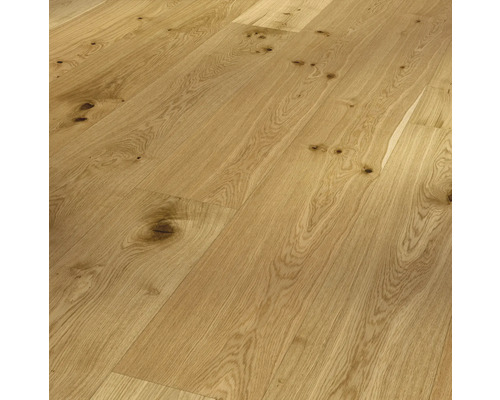 Helle Eichenholzdiele mit natürlicher Holzmaserung