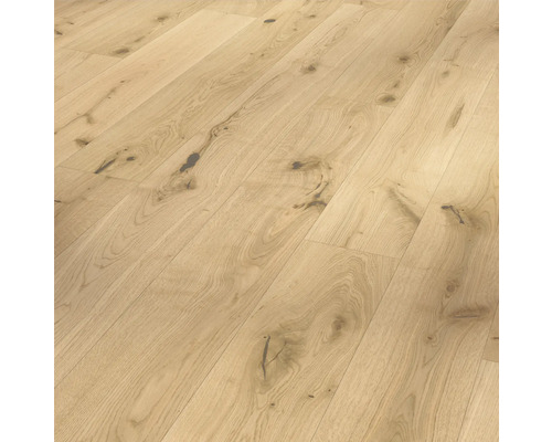 Parador Parkett Classic 3025 Eiche Chianti leicht geweißt Landhausdiele matt weiß lackiert 2200 x 185 x 13 mm Ansicht eines hellen Eichenparkettbodens