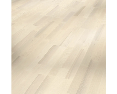 Verlegter heller Holzboden.