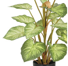 Künstliche Zimmerpflanze mit großen Blättern im Topf