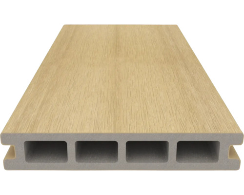 Terrassendiele aus Holzverbundwerkstoff mit Hohlkammerprofil