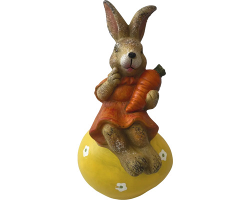 Hase sitzend auf Ei 19.2x16.5x35cm Punkt Dekorative Hasenfigur mit Karotte auf gelbem Ei für die Osterzeit
