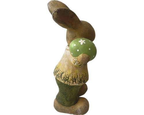 Osterhase mit Osterei als Dekoration