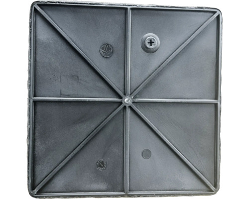 Quadratische Terrassenplatte mit Verstrebungen