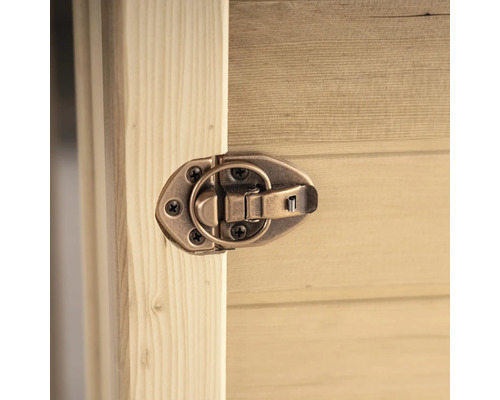 Detailansicht eines Drehriegelverschlusses an einer Holztür